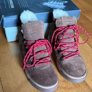 New Geox Respira Women’s Chesnut  Brown Suede Boots with Red Laces